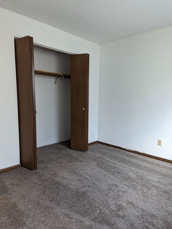 Rosewood Terrace Apartments - Photo 6 of 22