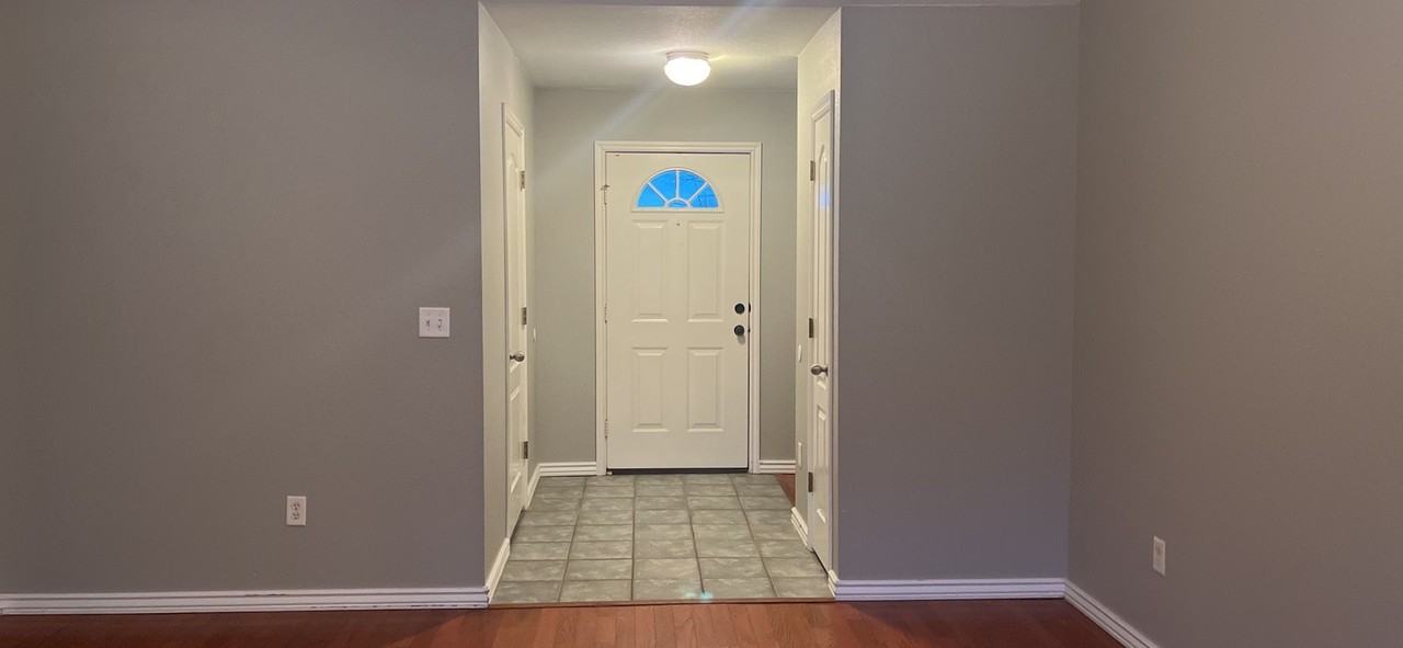 2607 Sw 10th St - Photo 3 of 15