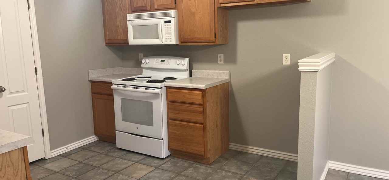 2607 Sw 10th St - Photo 7 of 15