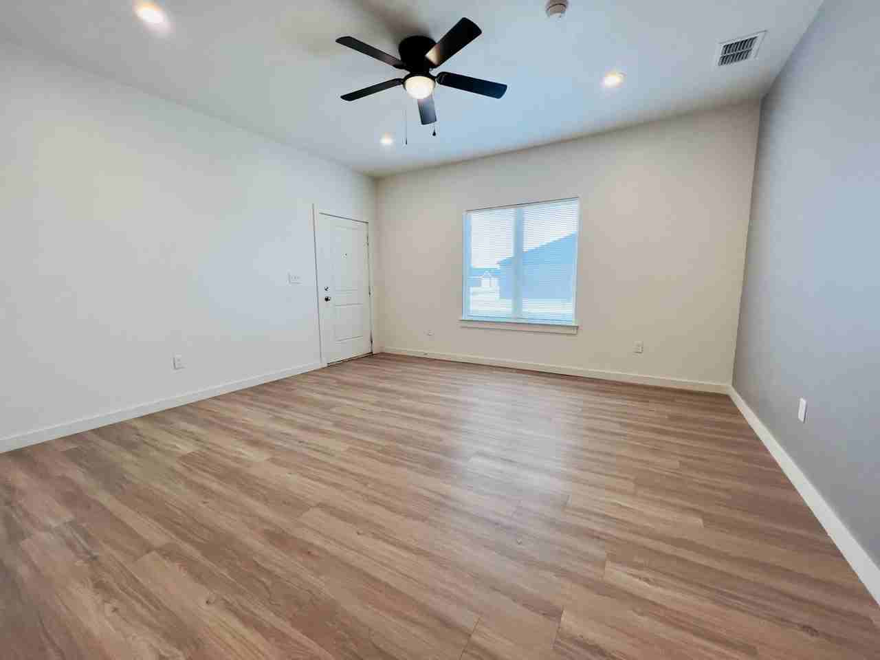 5518 Itasca St - Photo 3 of 20