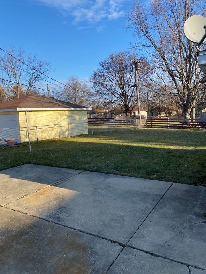 6330 N Joyce Ave - Photo 2 of 13