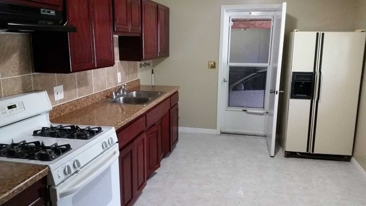 921 N Jefferson Ave - Photo 2 of 11