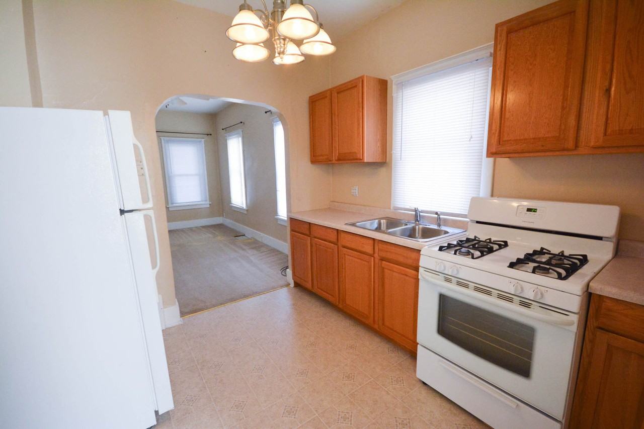 120 9 1/2 St Se - Photo 7 of 13