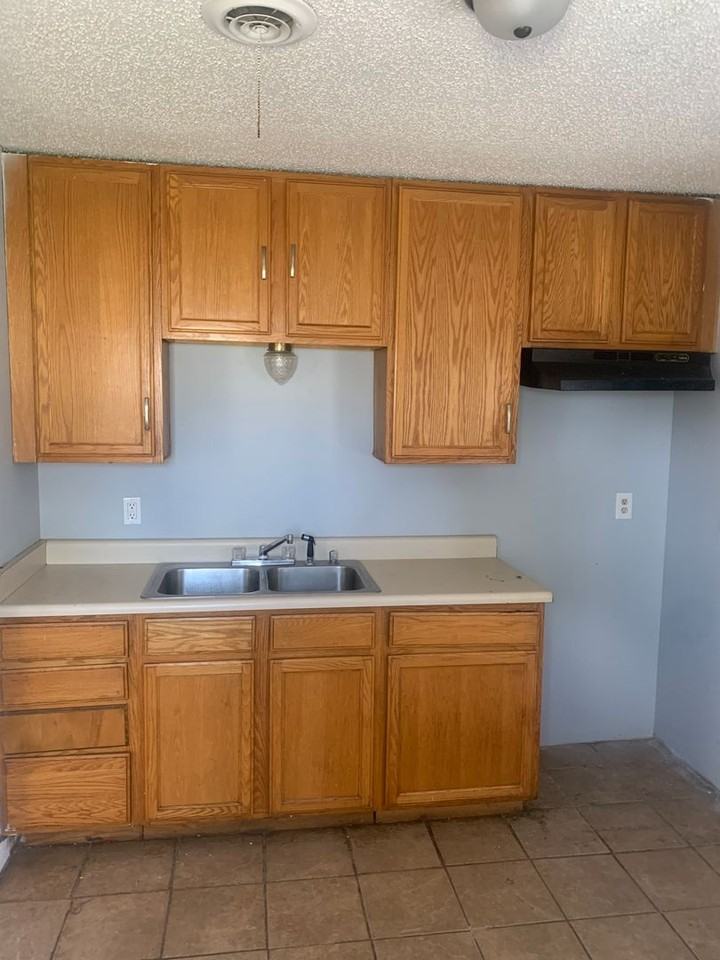 1929 Nw 19th Ave - Photo 3 of 10