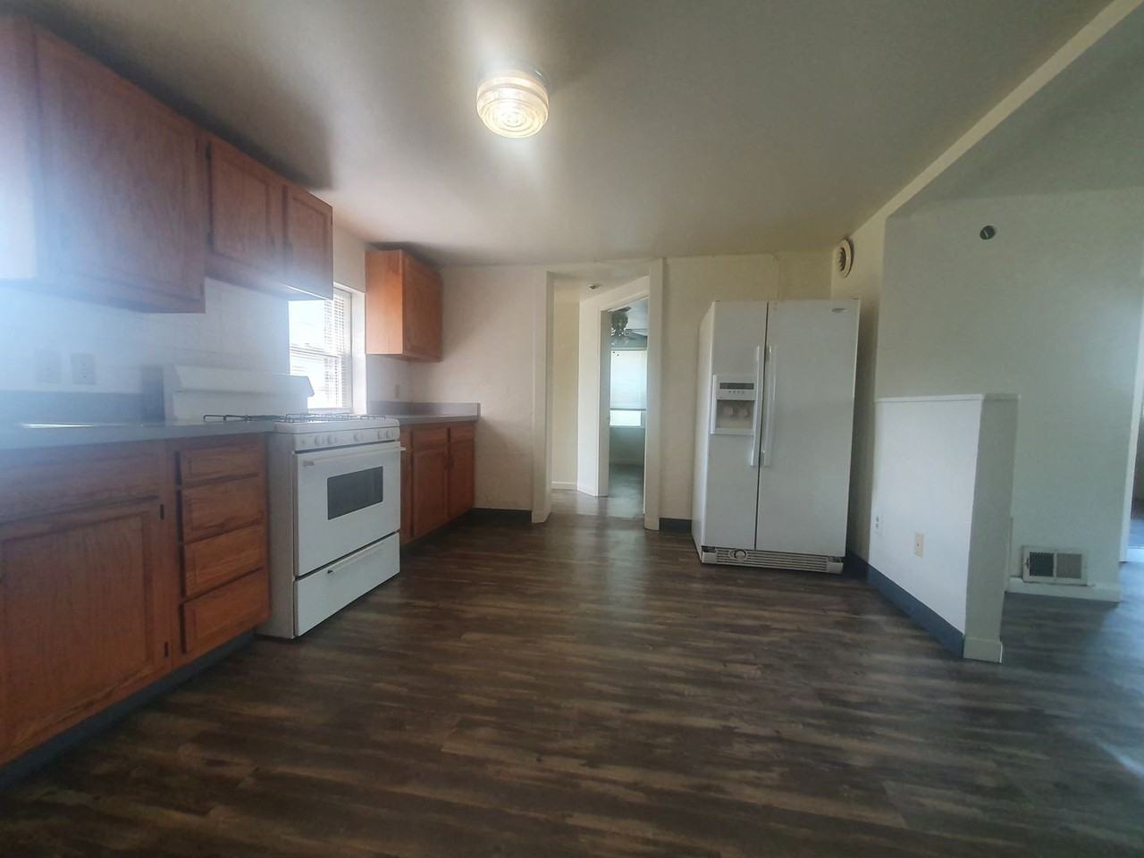 747 Lincoln Ave - Photo 2 of 12