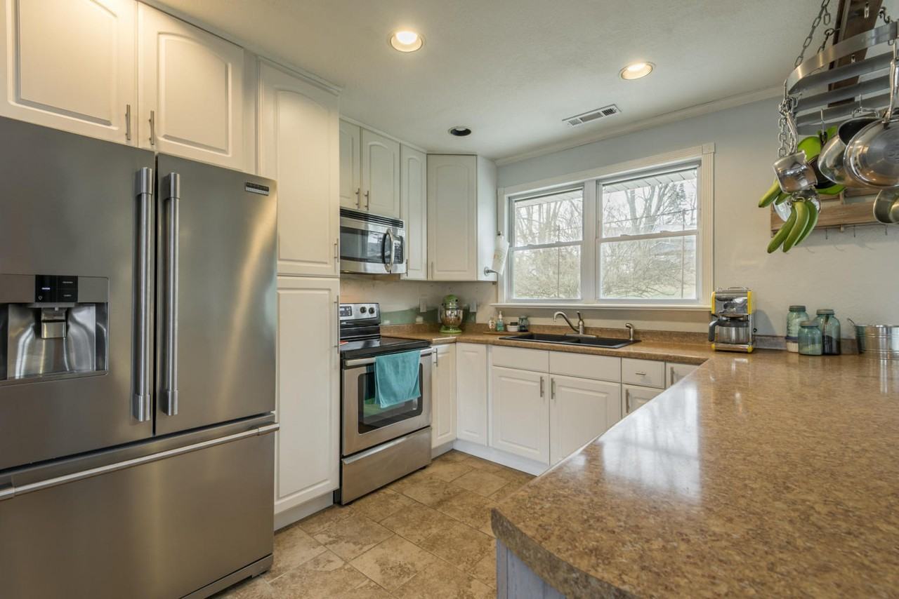 3611 Essary Dr - Photo 7 of 21