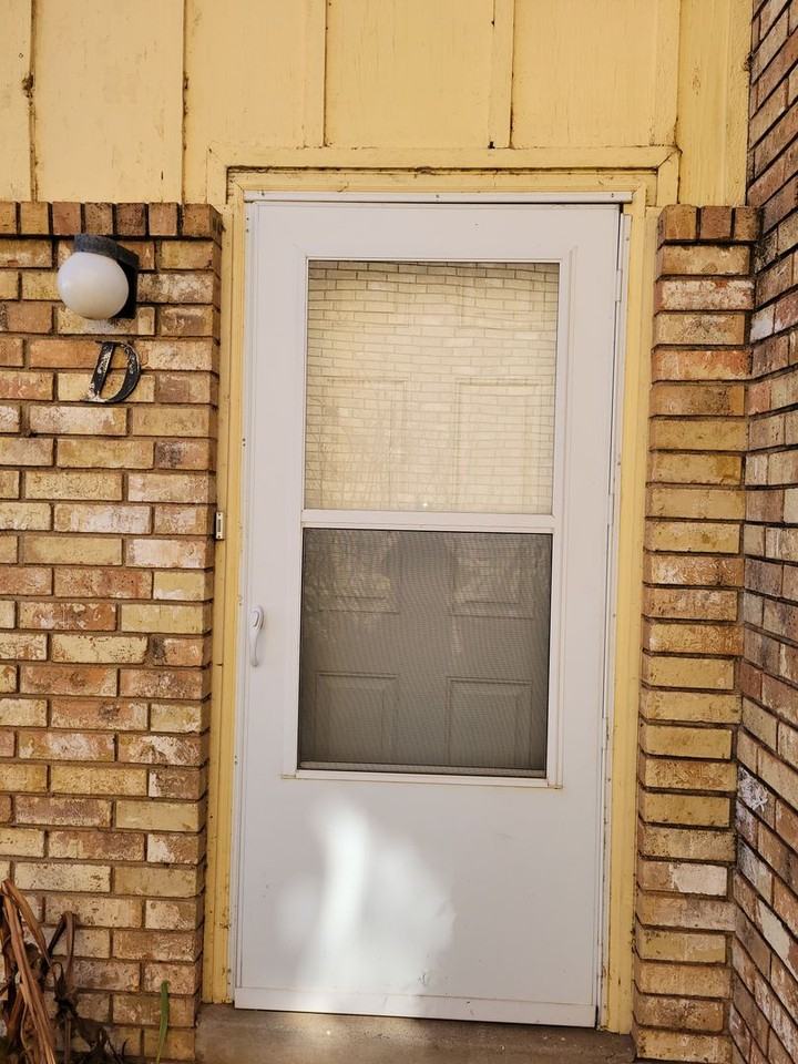 721 Laurelwood Dr Apt D - Photo 4 of 18