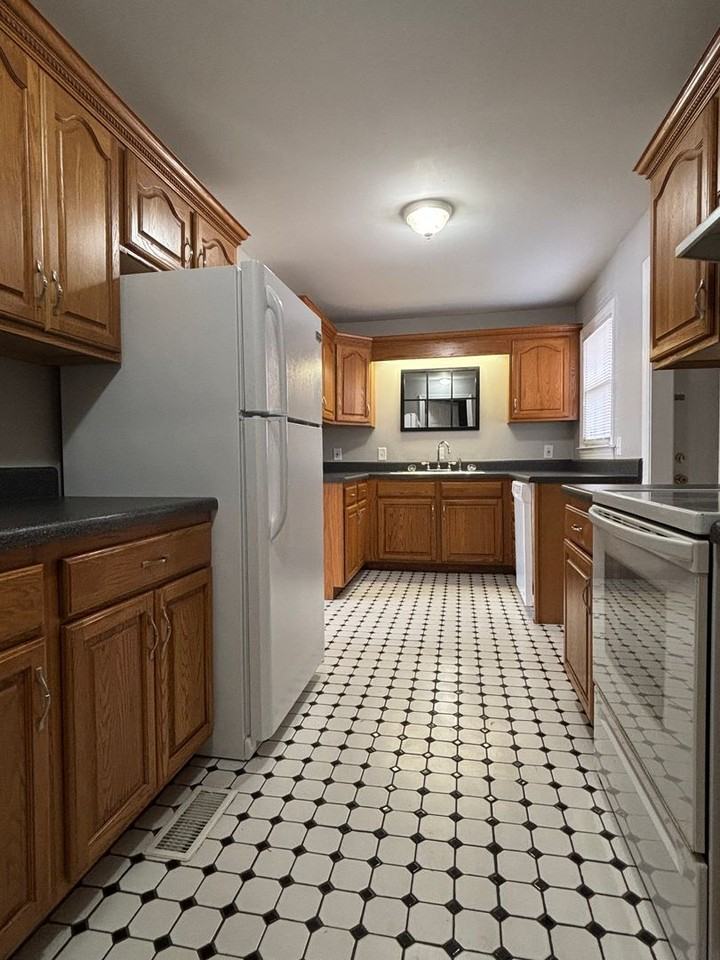 221 Theodore Rd - Photo 3 of 9