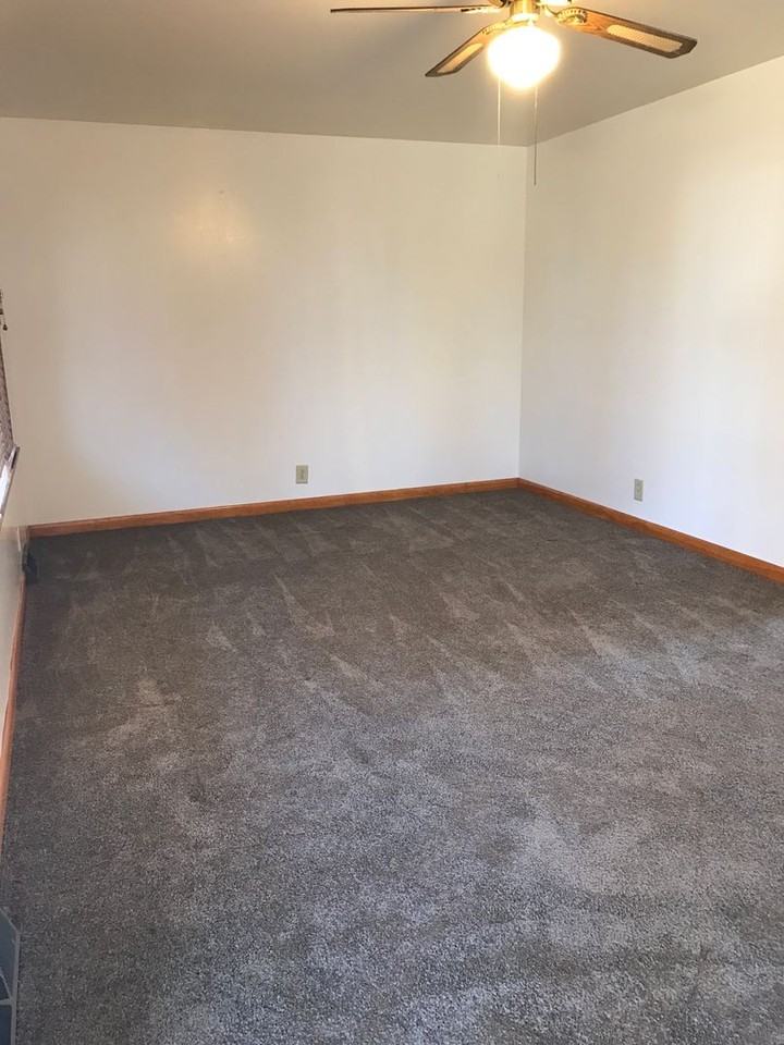 109 N Youngblood - Photo 3 of 22