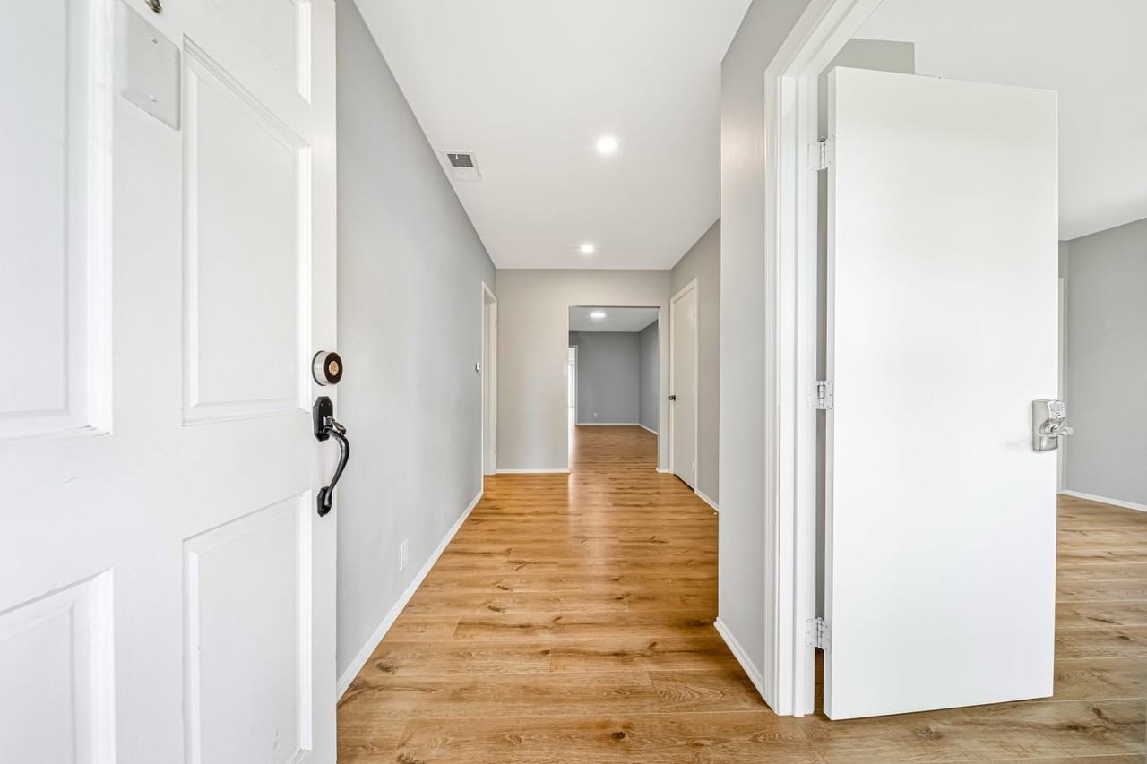 367 N Waverly St - Photo 5 of 32