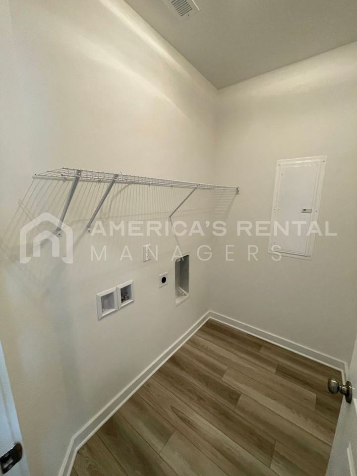 226 Graham Cir - Photo 4 of 30