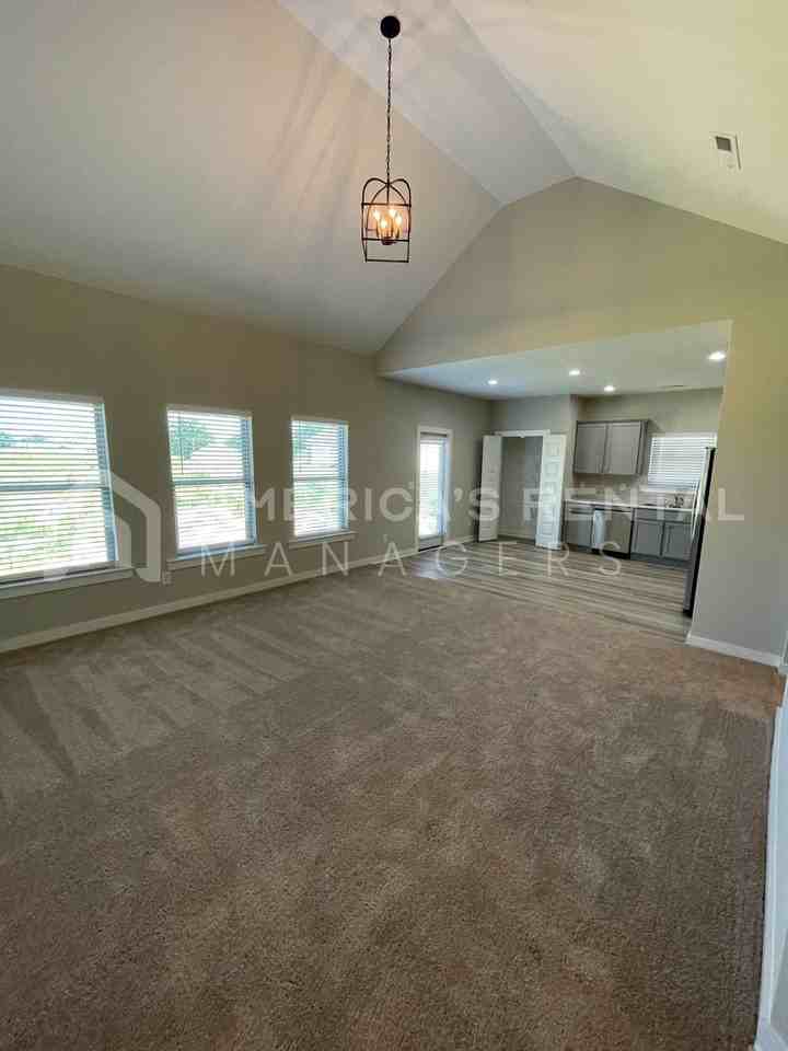 226 Graham Cir - Photo 5 of 30