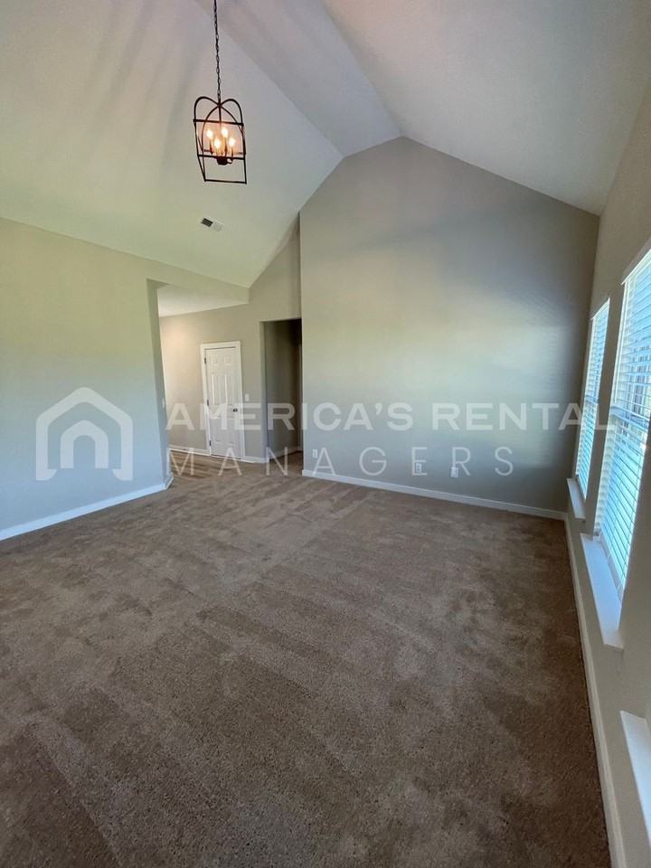 226 Graham Cir - Photo 6 of 30