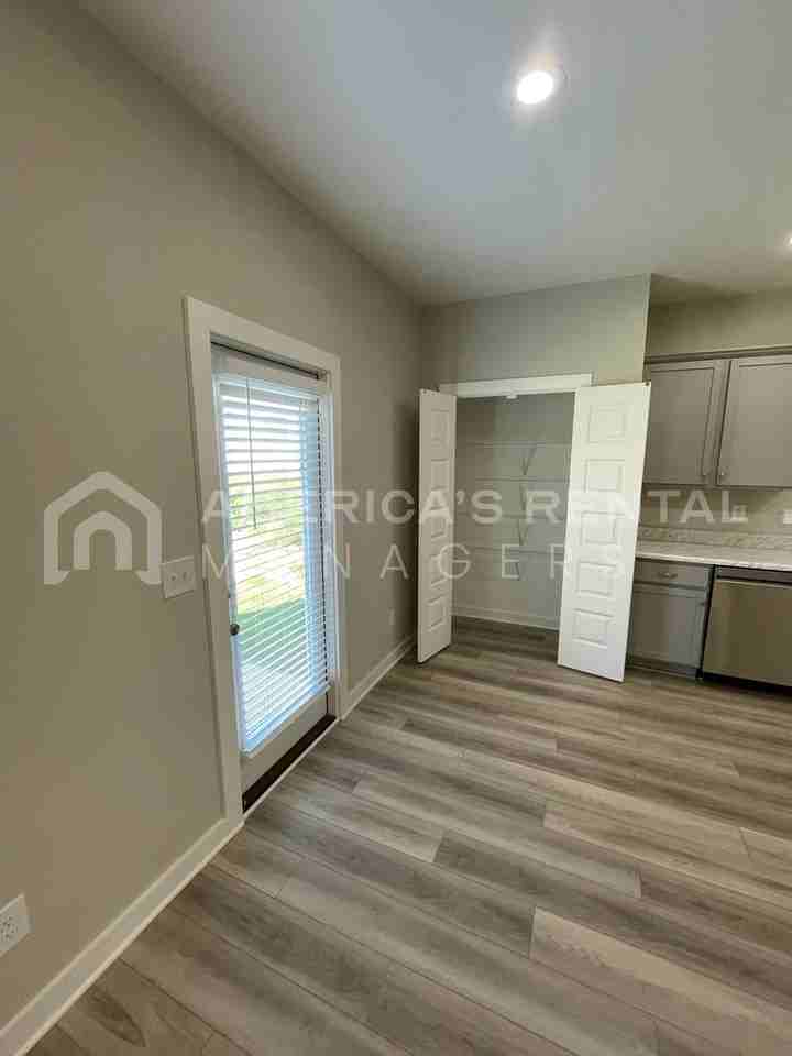 226 Graham Cir - Photo 7 of 30