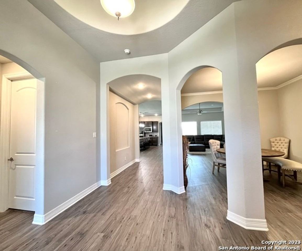 30527 Setterfeld Cir - Photo 4 of 25