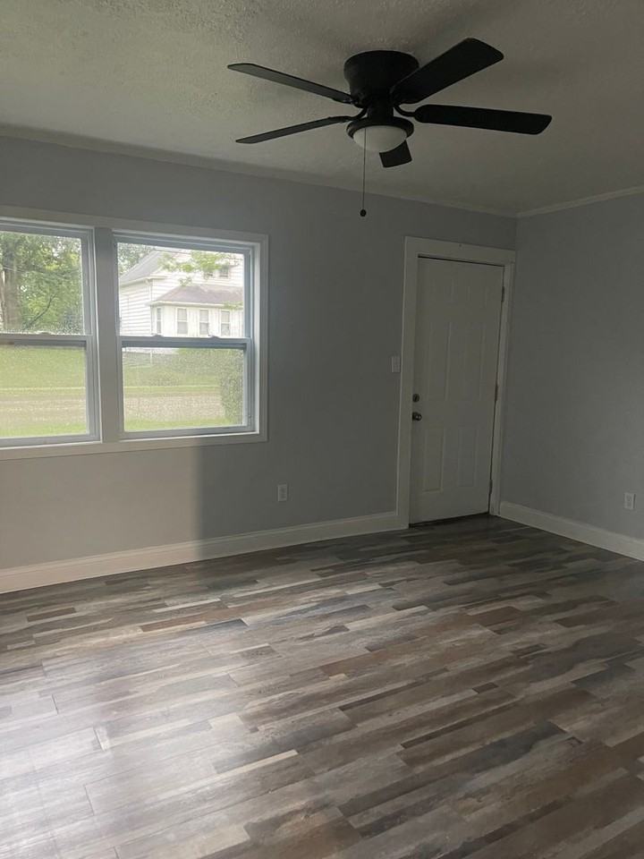 12514 Longmead Ave - Photo 5 of 9