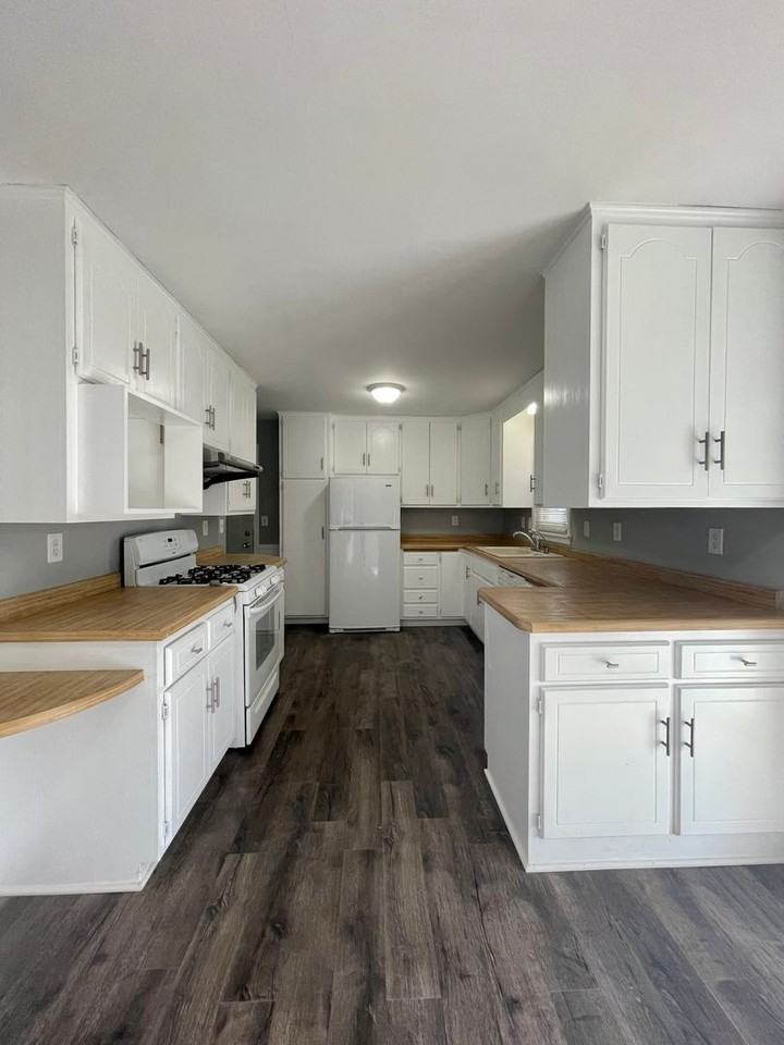 505 W 70th St - Photo 7 of 18