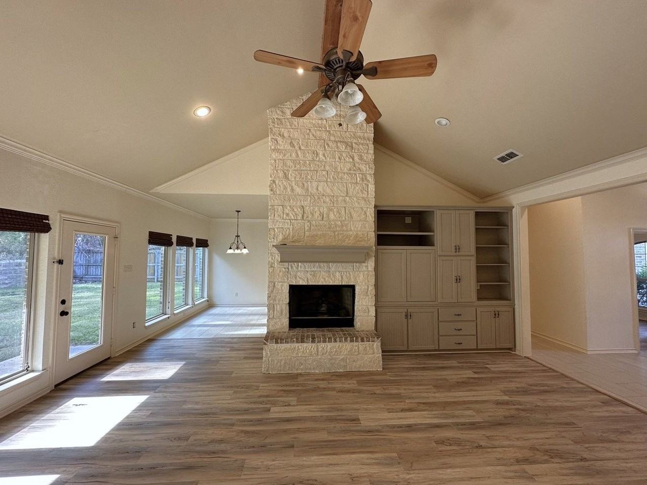 626 Huntwick Ln - Photo 3 of 28