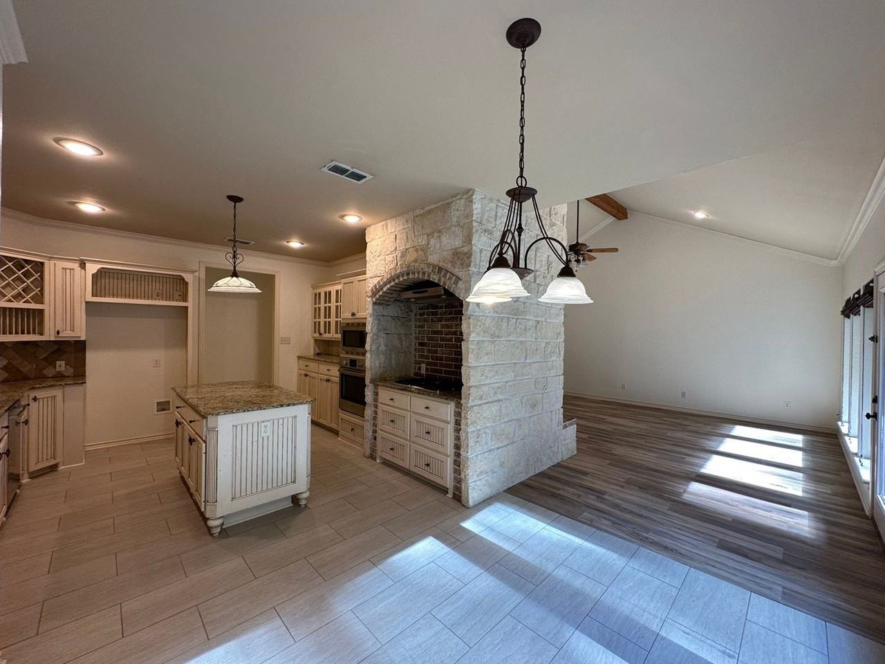 626 Huntwick Ln - Photo 5 of 28