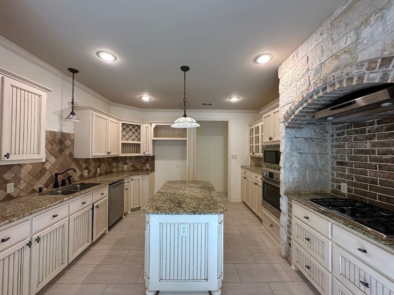 626 Huntwick Ln - Photo 6 of 28