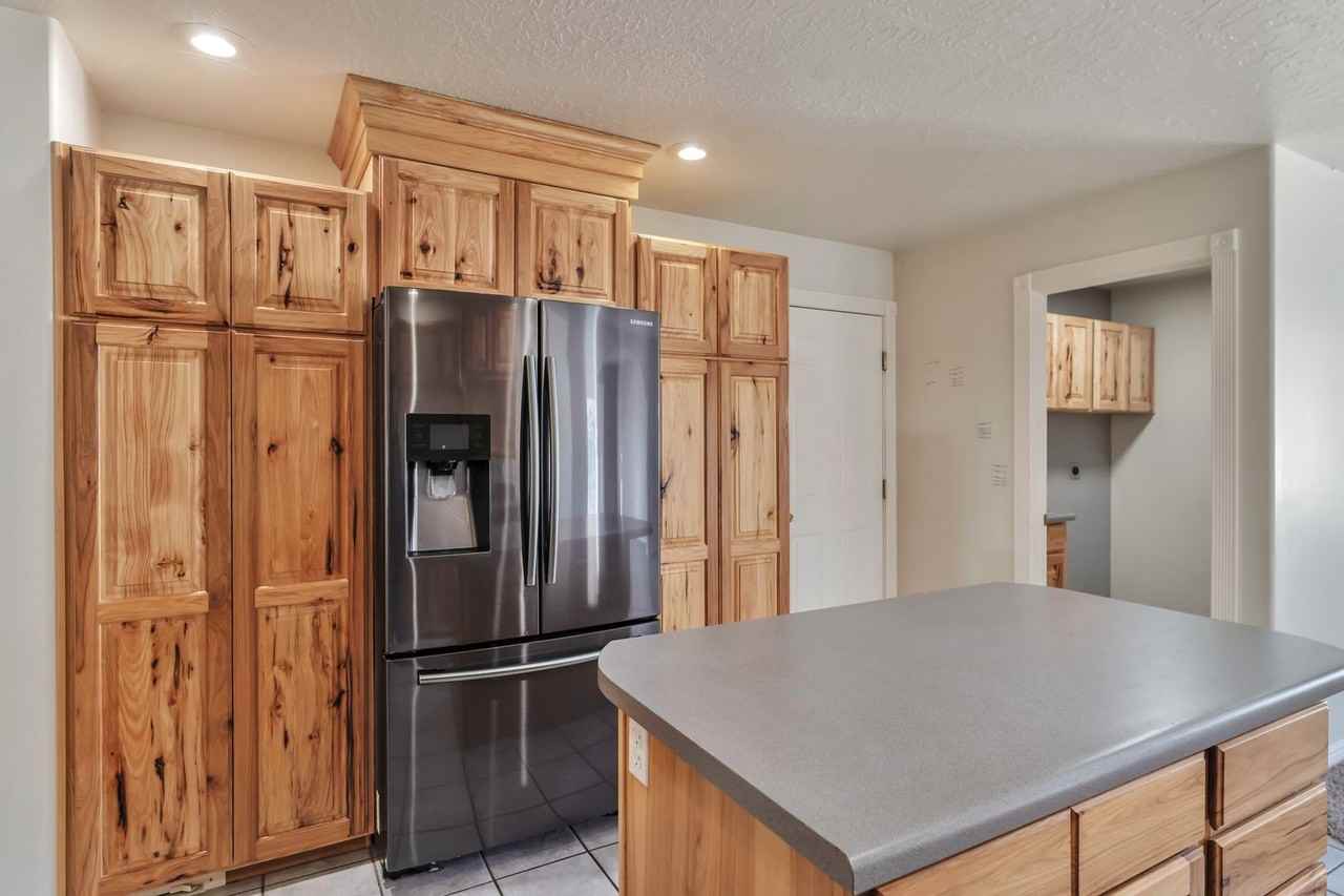 426 W 2700 S - Photo 4 of 30