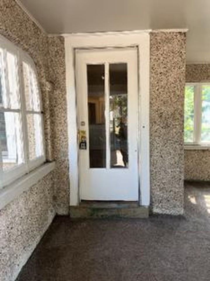 620 S Whitcomb St - Photo 2 of 33