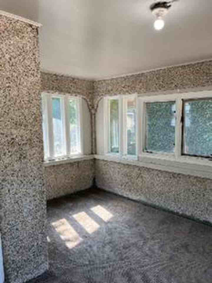 620 S Whitcomb St - Photo 3 of 33