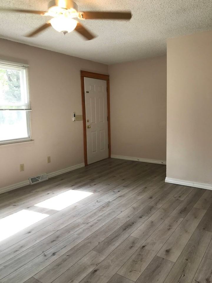 1104 S Willow Ln - Photo 2 of 22