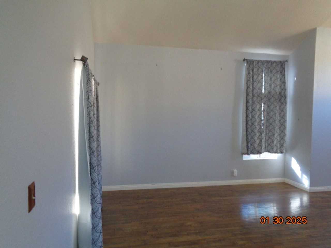 1249 Bradford Ave - Photo 3 of 23