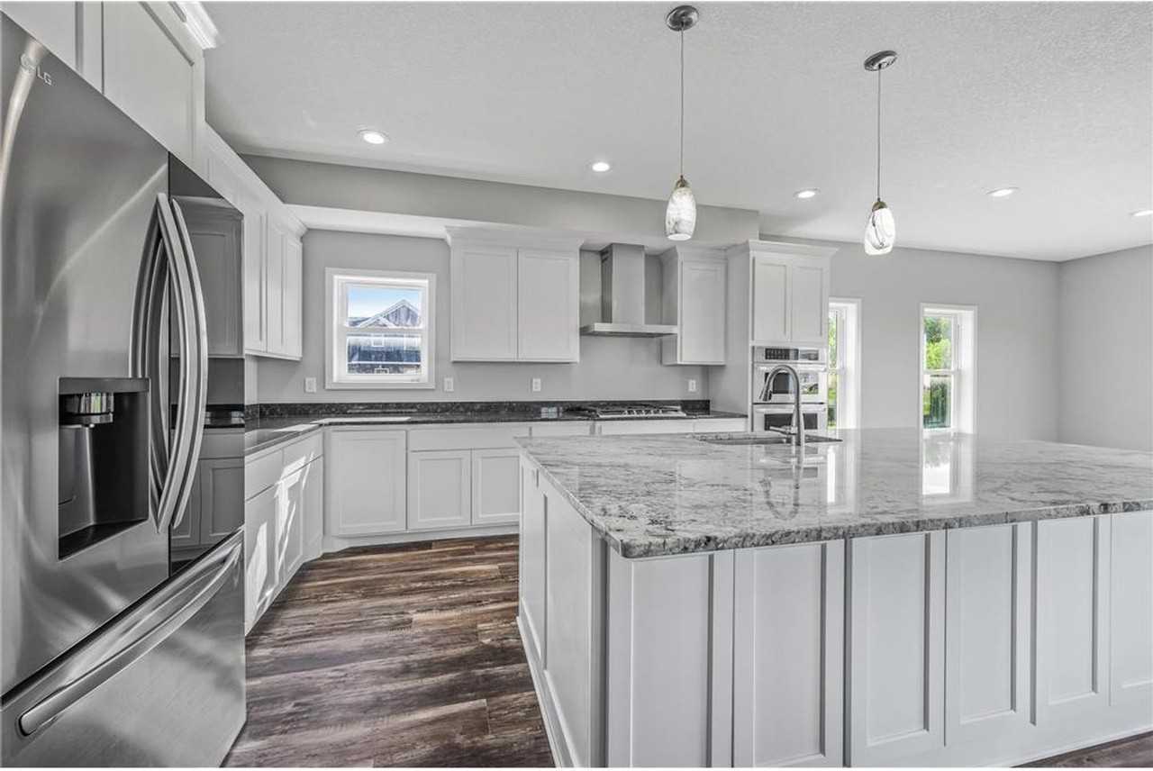 29344 Mary St - Photo 2 of 50