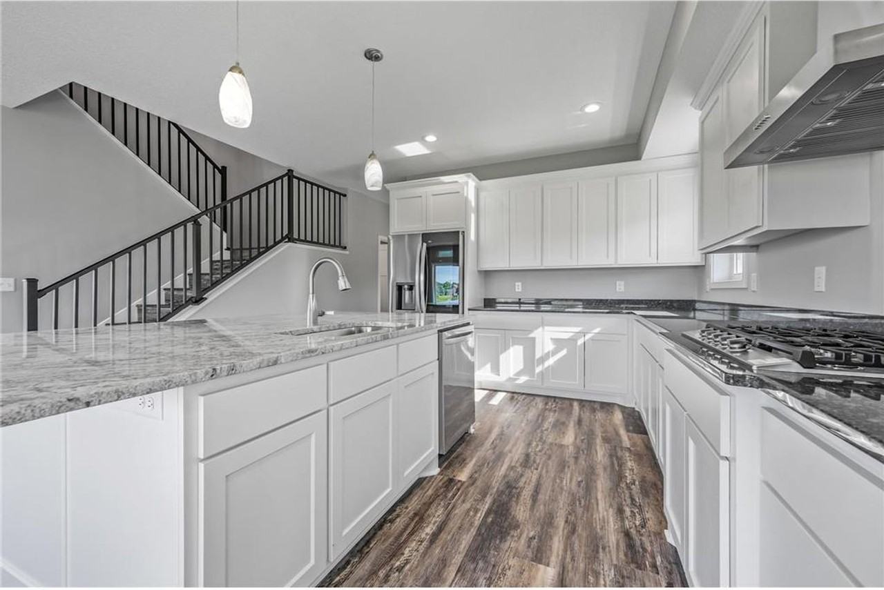 29344 Mary St - Photo 4 of 50