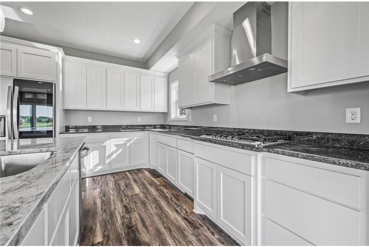 29344 Mary St - Photo 5 of 50