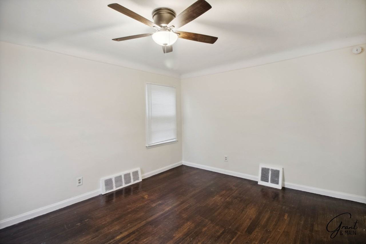 19035 Fielding St - Photo 3 of 17