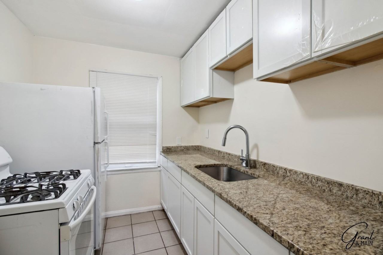19035 Fielding St - Photo 6 of 17