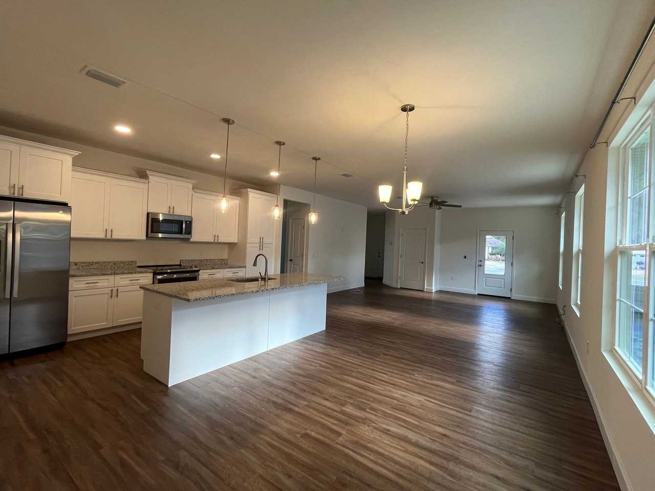 234 Sw Cherry Blossom Way - Photo 2 of 13