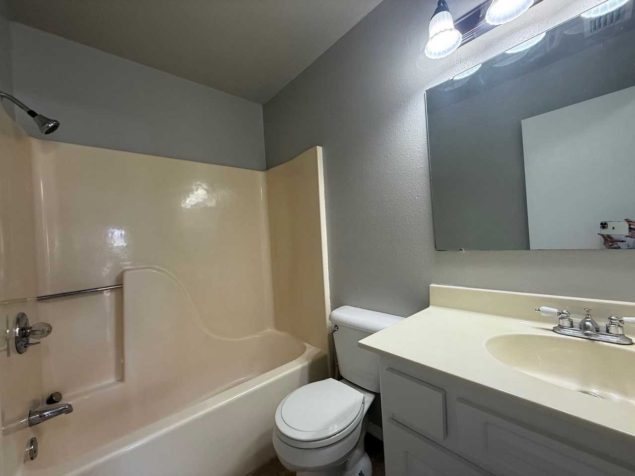 501 SW 4th Street - Photo 3 of 7