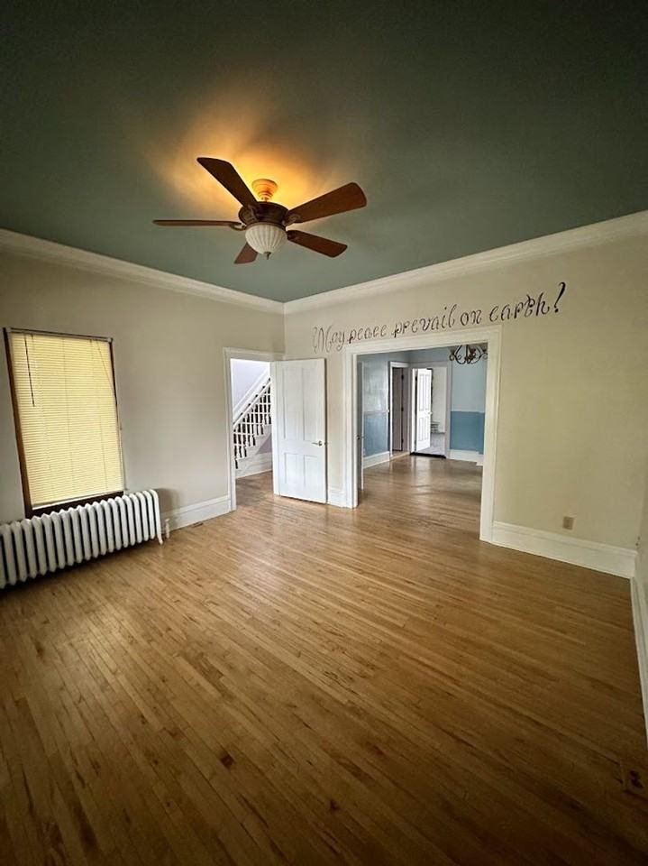 1007 Dewey Ave Ne - Photo 2 of 10