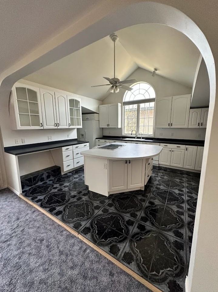 1007 Dewey Ave Ne - Photo 3 of 10