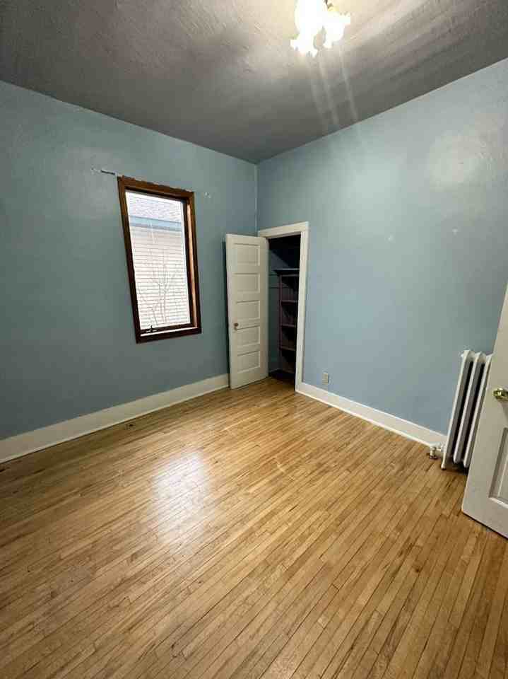 1007 Dewey Ave Ne - Photo 6 of 10