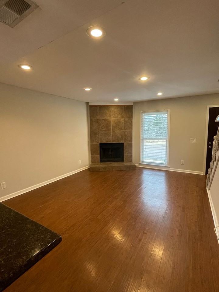 724D Due West Ave N - Photo 2 of 8