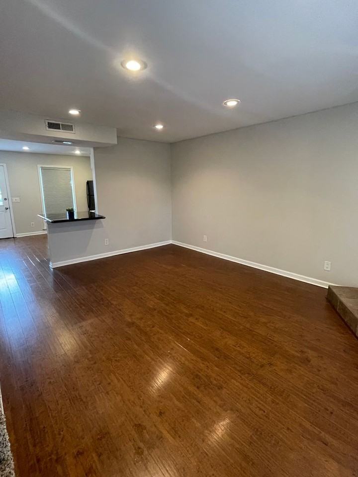 724D Due West Ave N - Photo 3 of 8