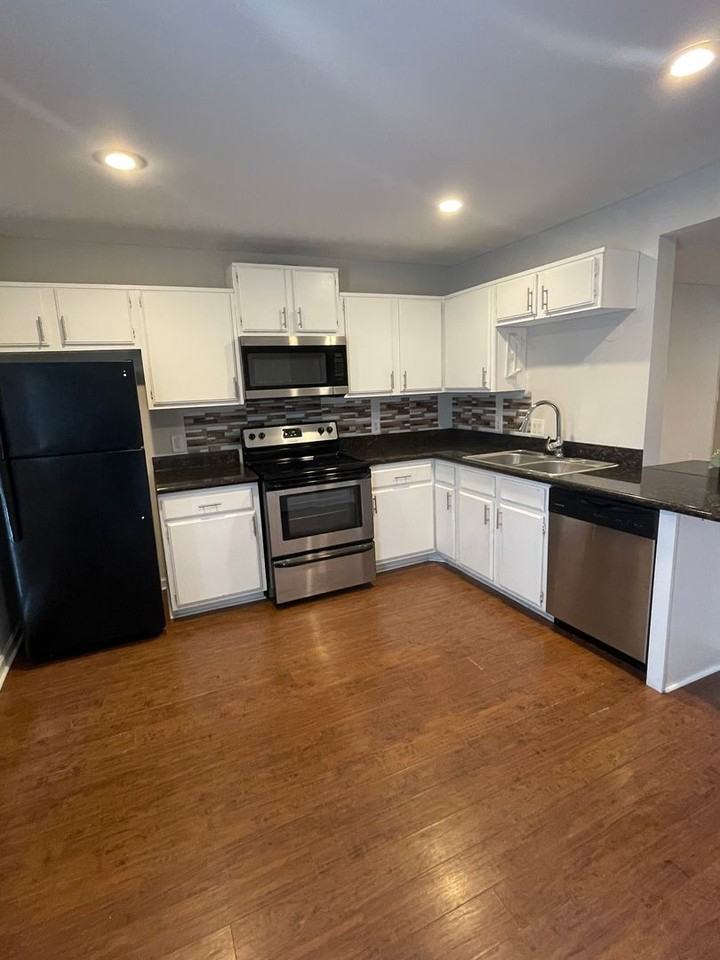 724D Due West Ave N - Photo 4 of 8