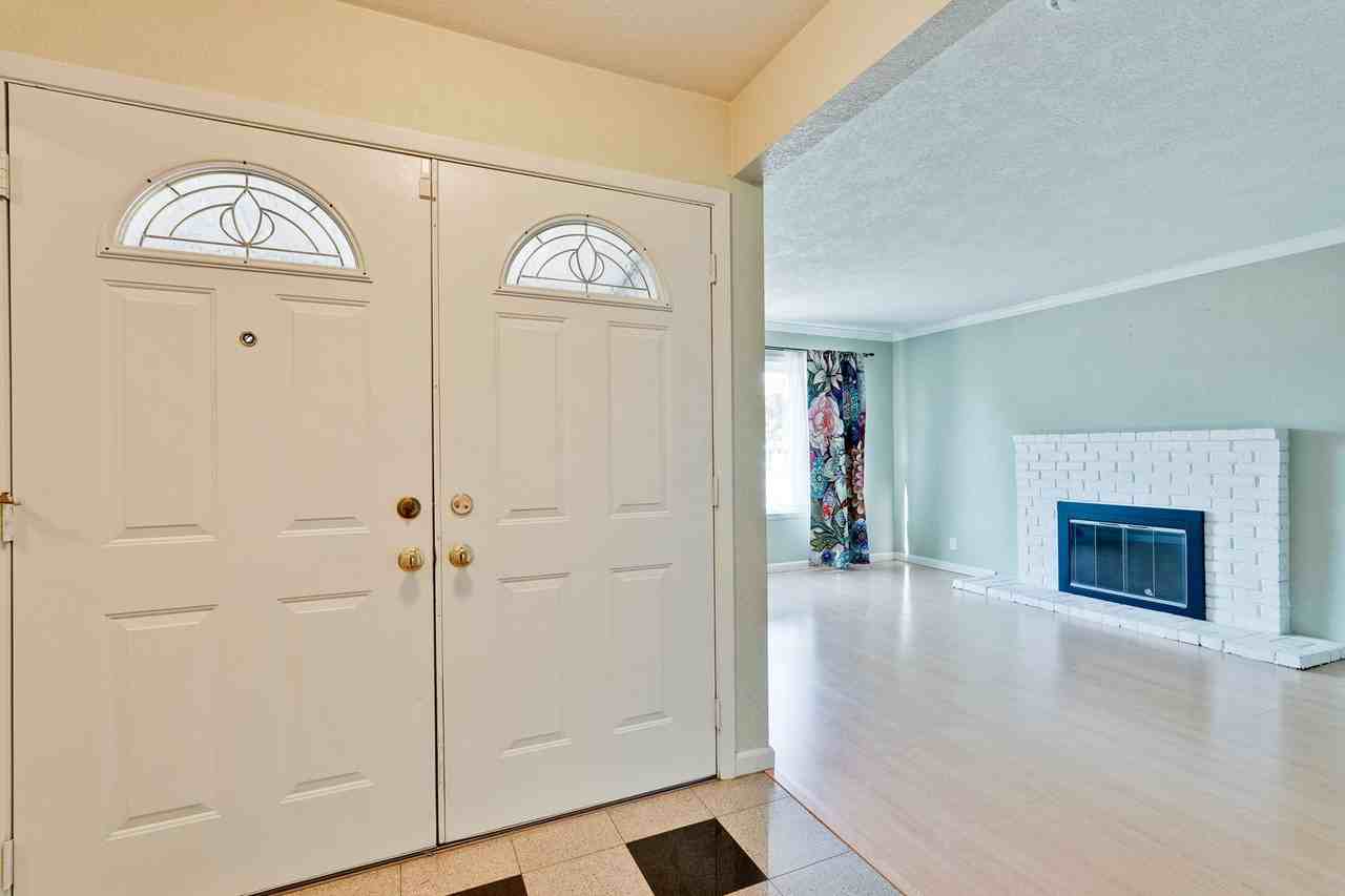 2879 Fairfax Ct - Photo 3 of 34