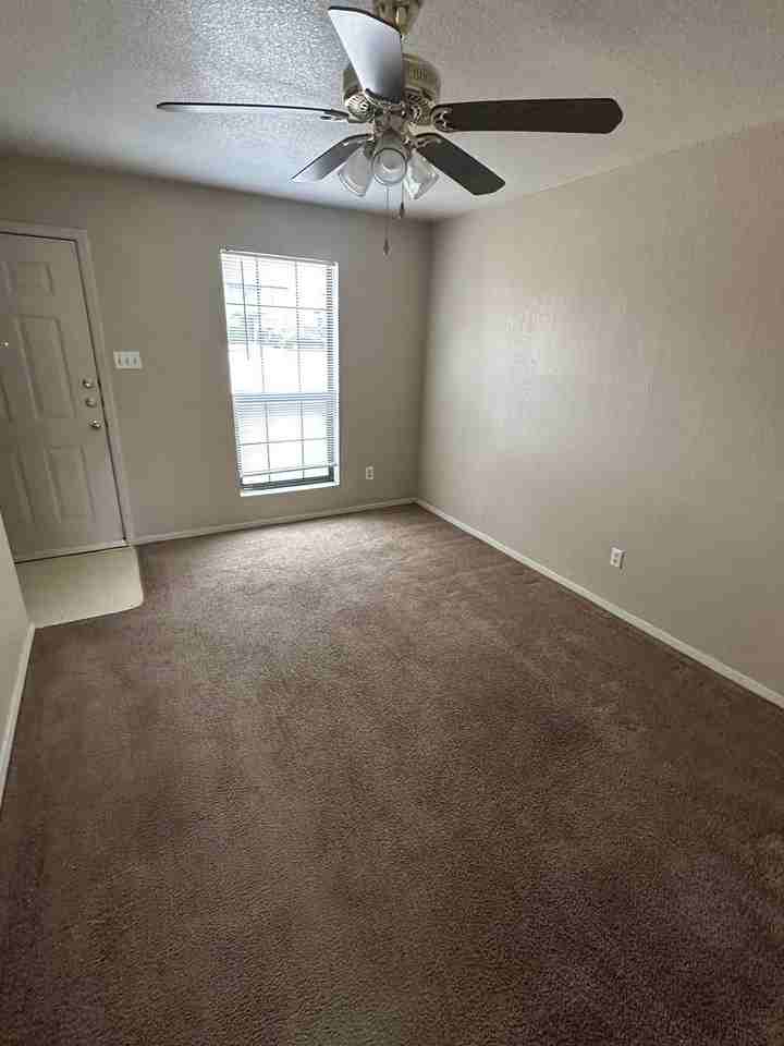 1105 Leslie Cir #D - Photo 2 of 6