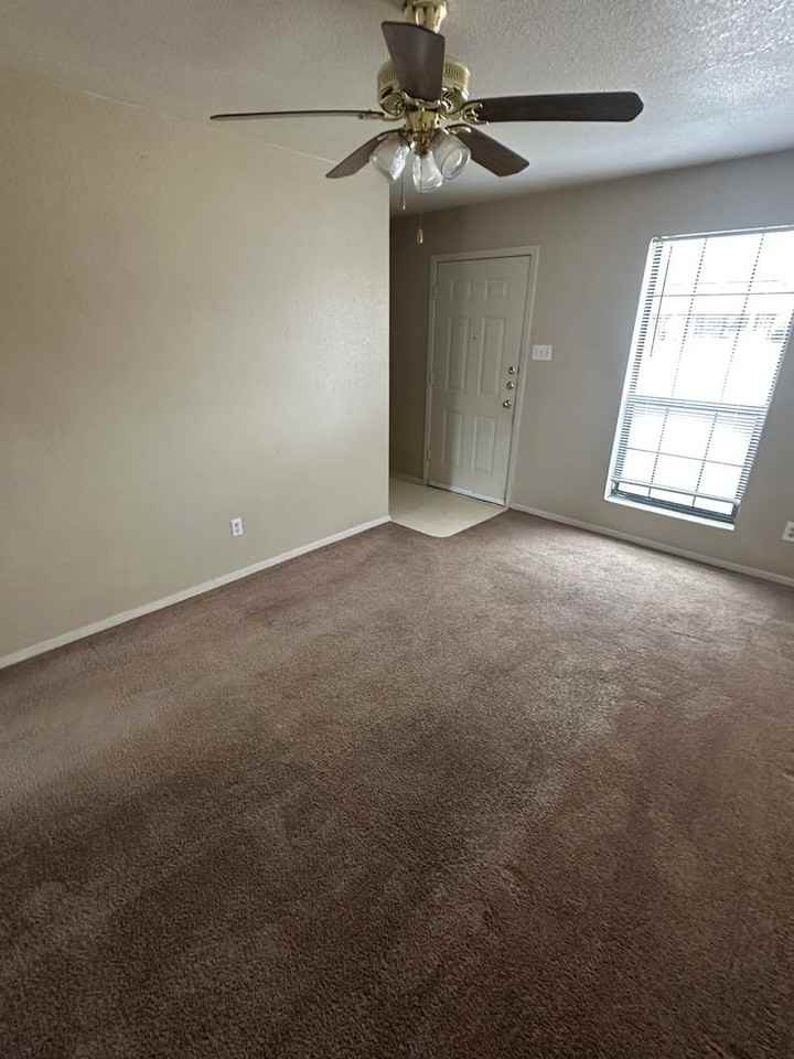 1105 Leslie Cir #D - Photo 3 of 6