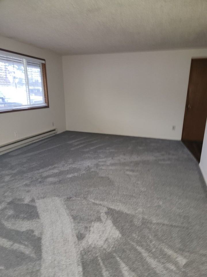 615 8th Ave - Photo 2 of 17