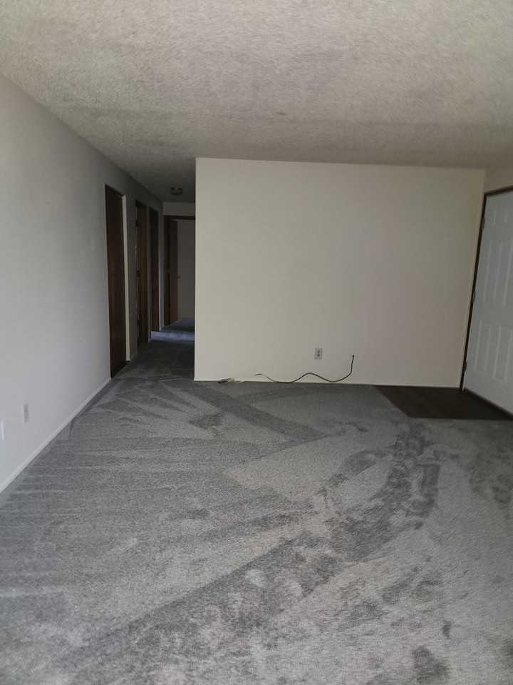 615 8th Ave - Photo 3 of 17