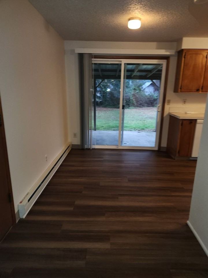 615 8th Ave - Photo 4 of 17