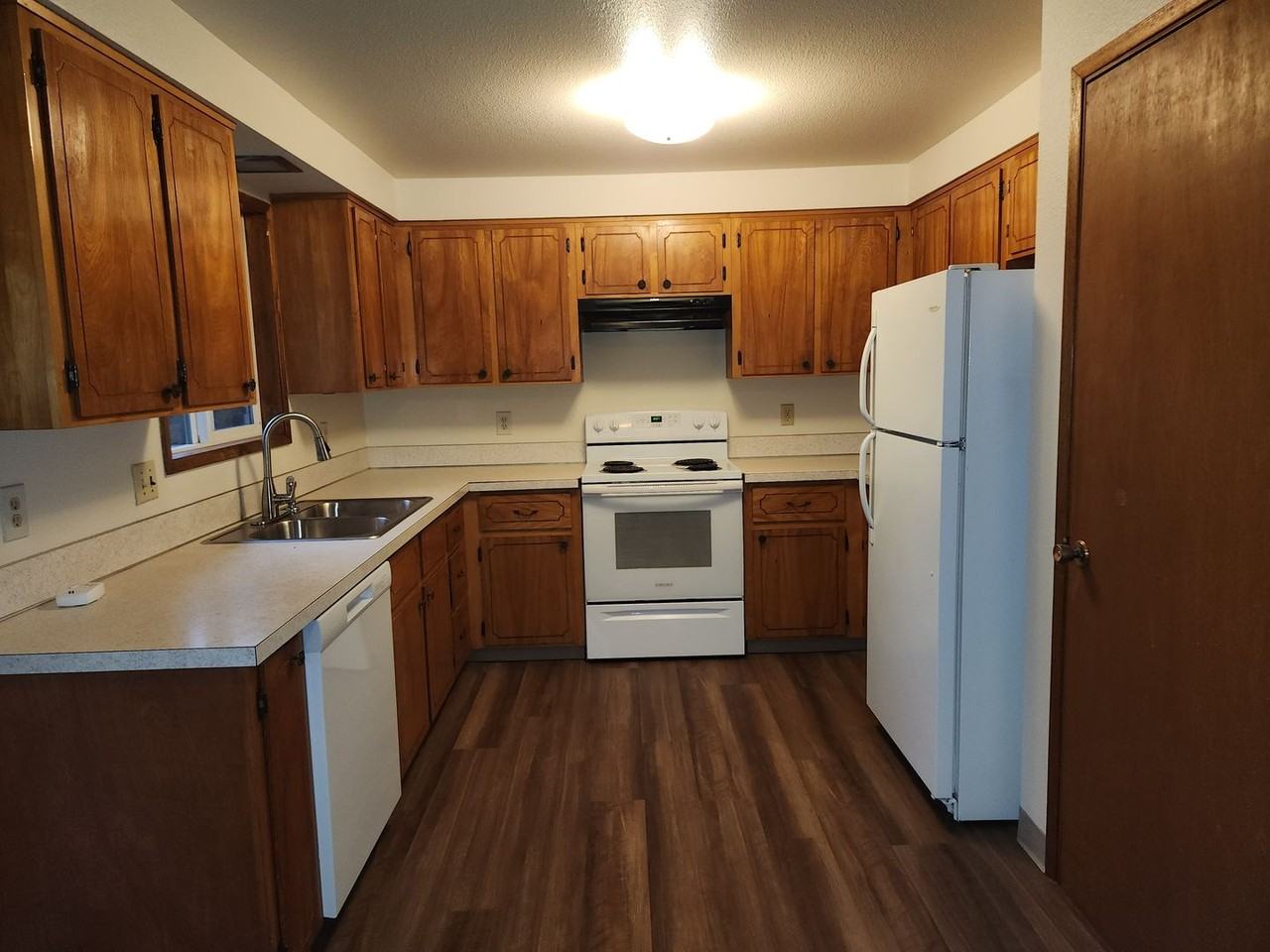615 8th Ave - Photo 5 of 17