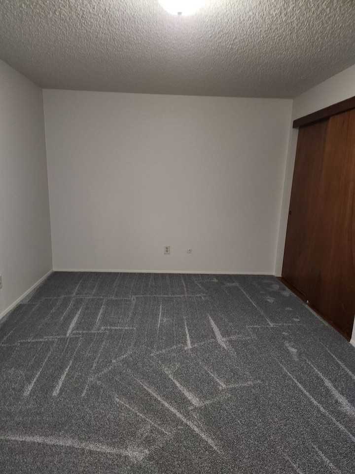 615 8th Ave - Photo 7 of 17